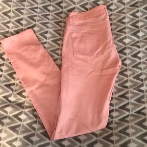 Light pink Delia skinny jeans!
